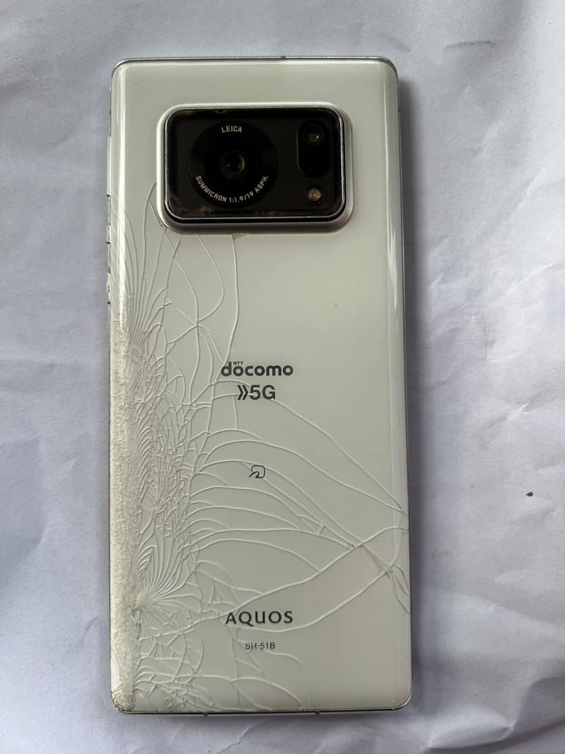 Sharp Aquos Zero6 1