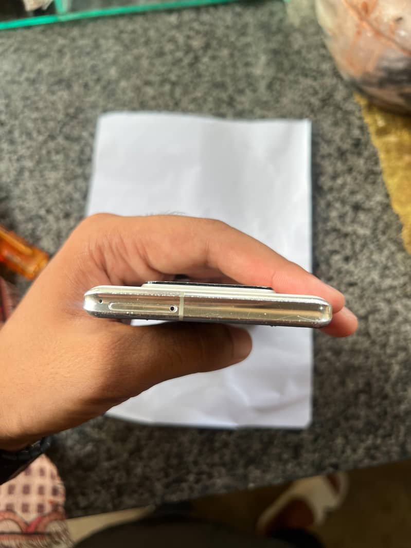 Sharp Aquos Zero6 2