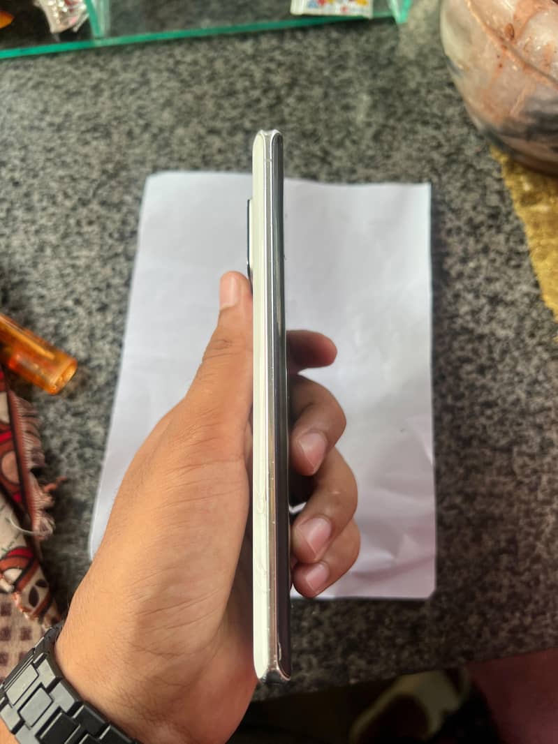 Sharp Aquos Zero6 3