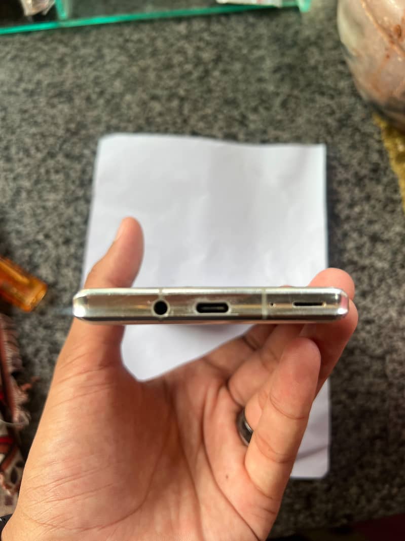Sharp Aquos Zero6 4