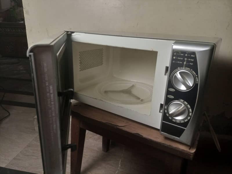 Dawlance Microwave 3