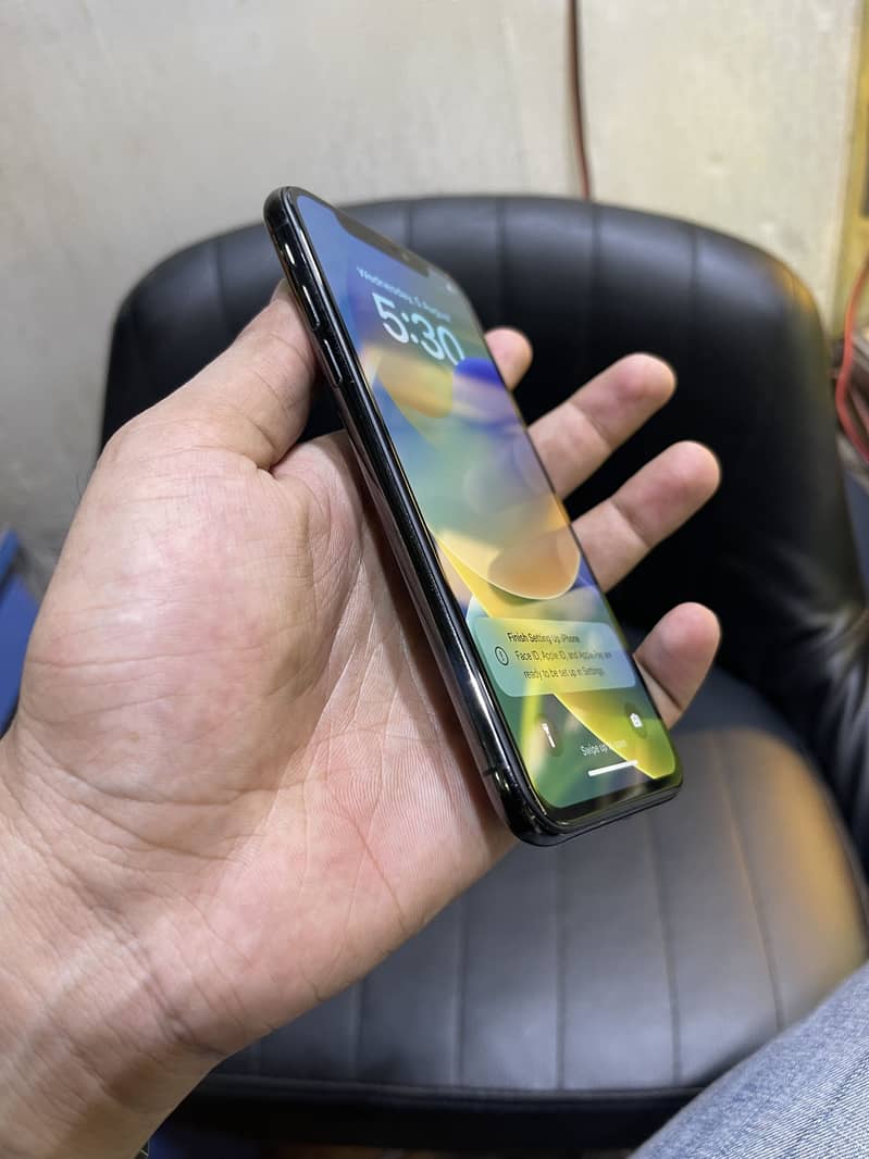 Apple iPhone X 3