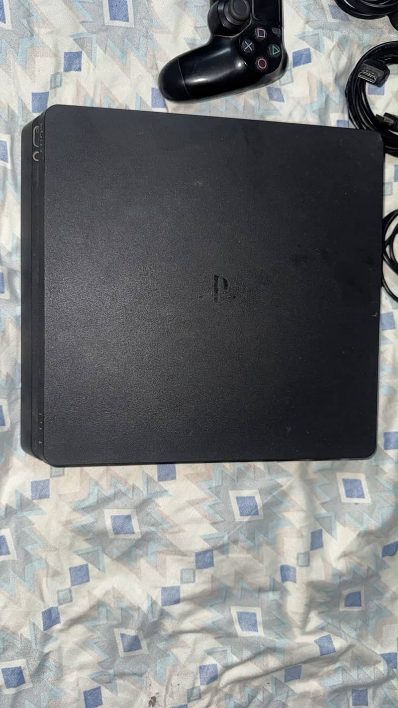 Ps 4 slim 0