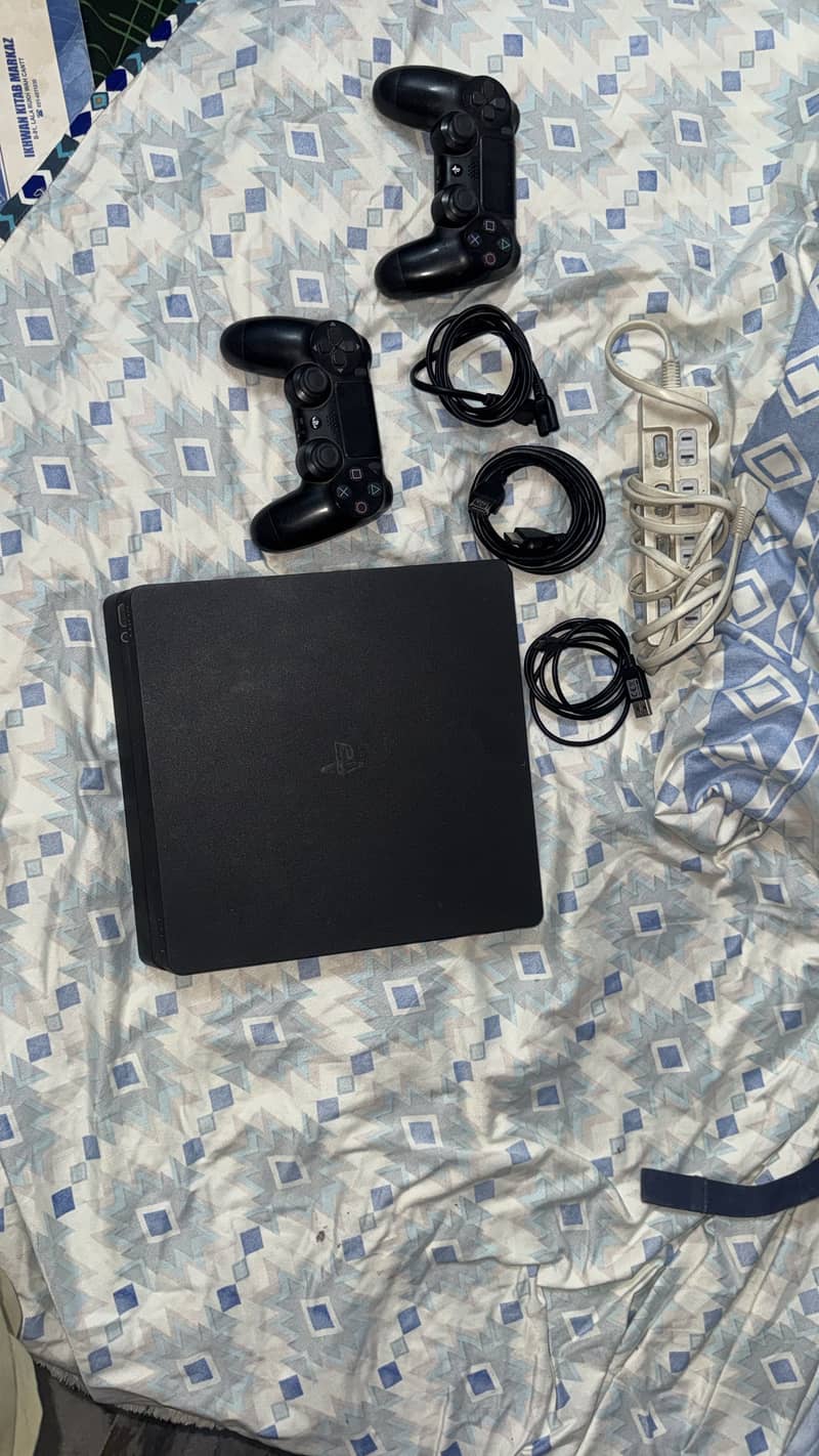 Ps 4 slim 3