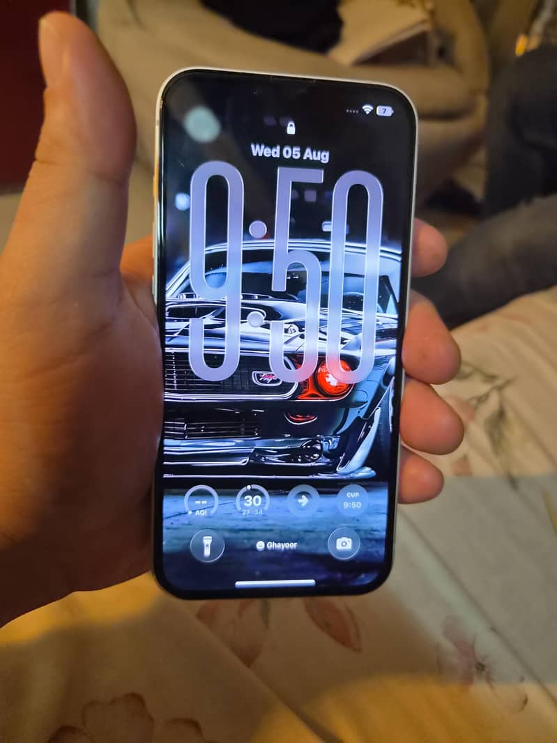 Apple iPhone 16e 3