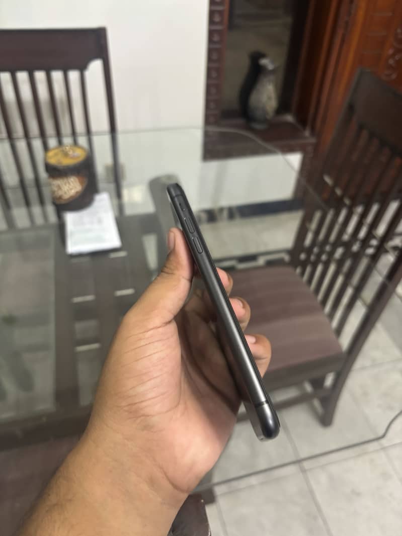 Apple iPhone 11 3