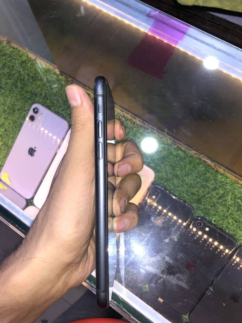 Apple iPhone 11 3