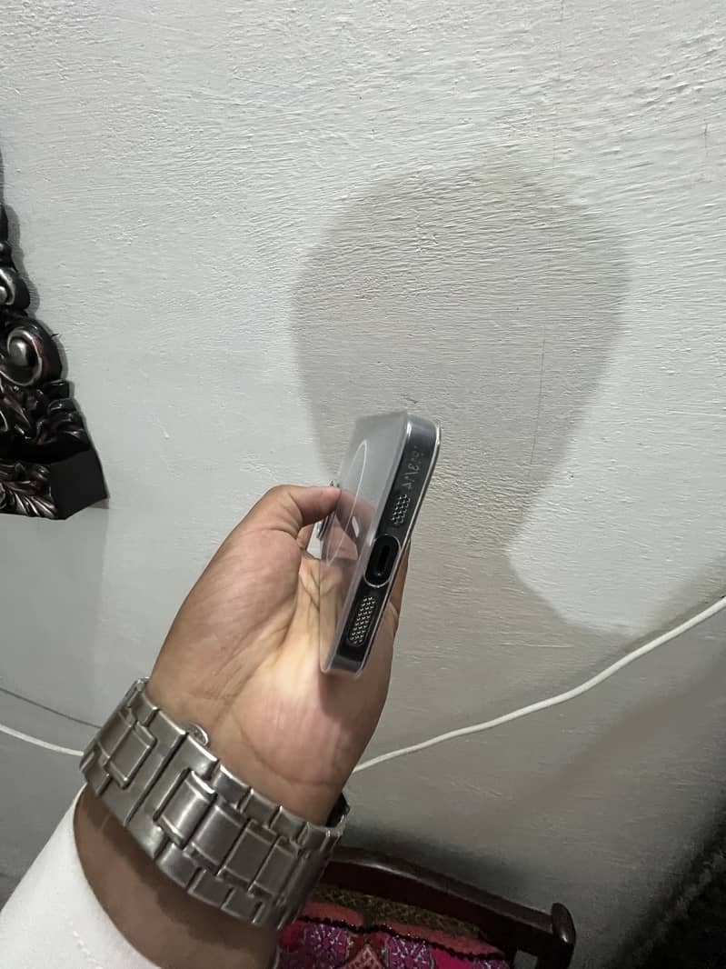 Apple iPhone 13 2