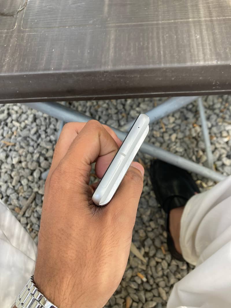 Google Pixel 7 4