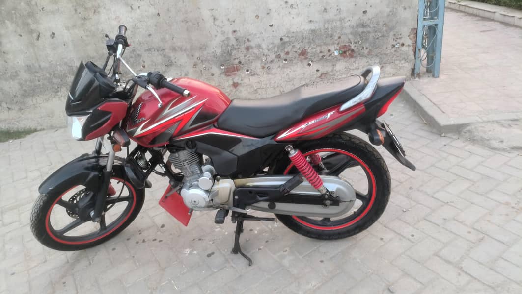ہنڈا125CBF 2