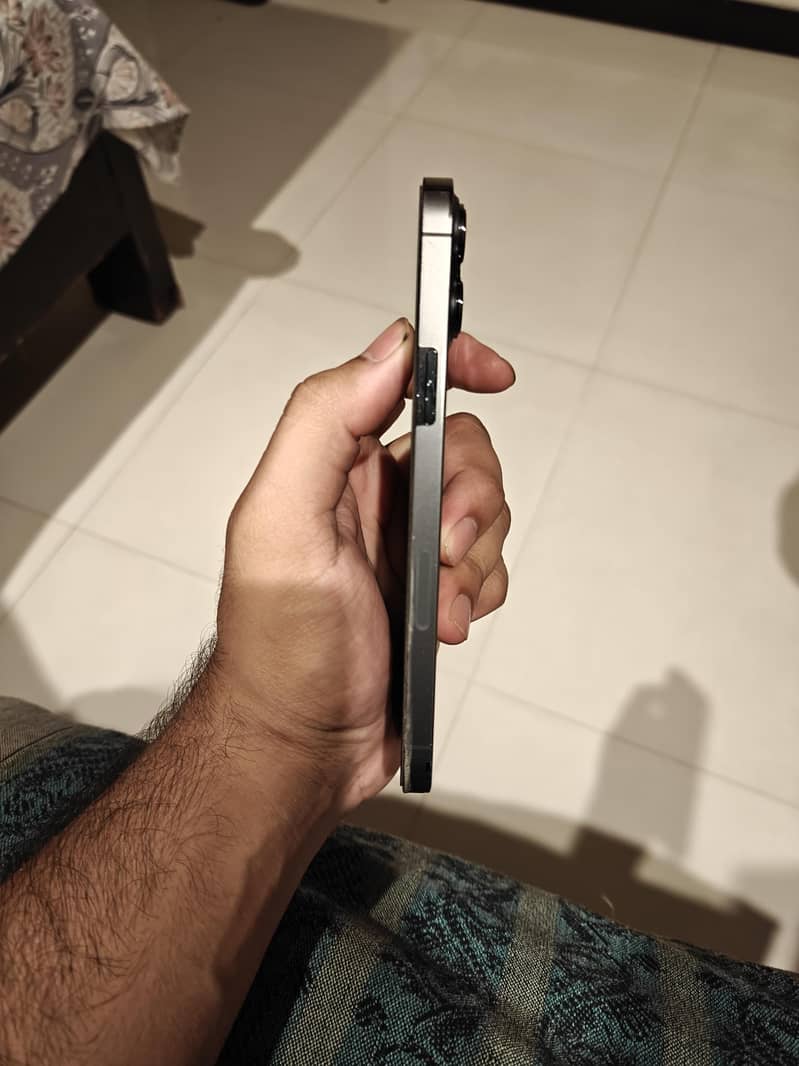 Apple iPhone 13 Pro Max 2