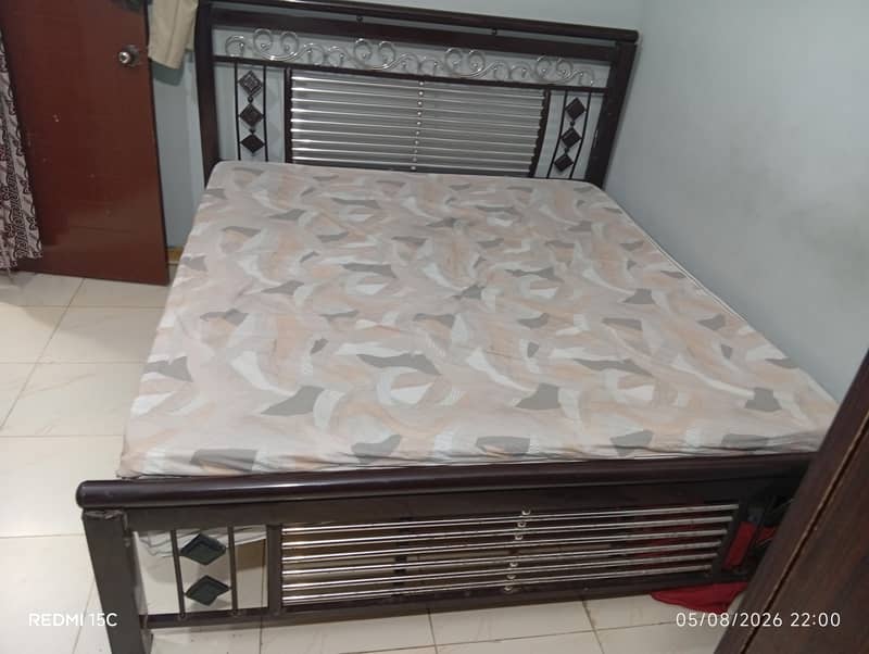 iron bed 0