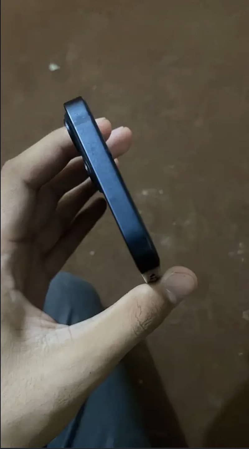 Apple iPhone 13 0