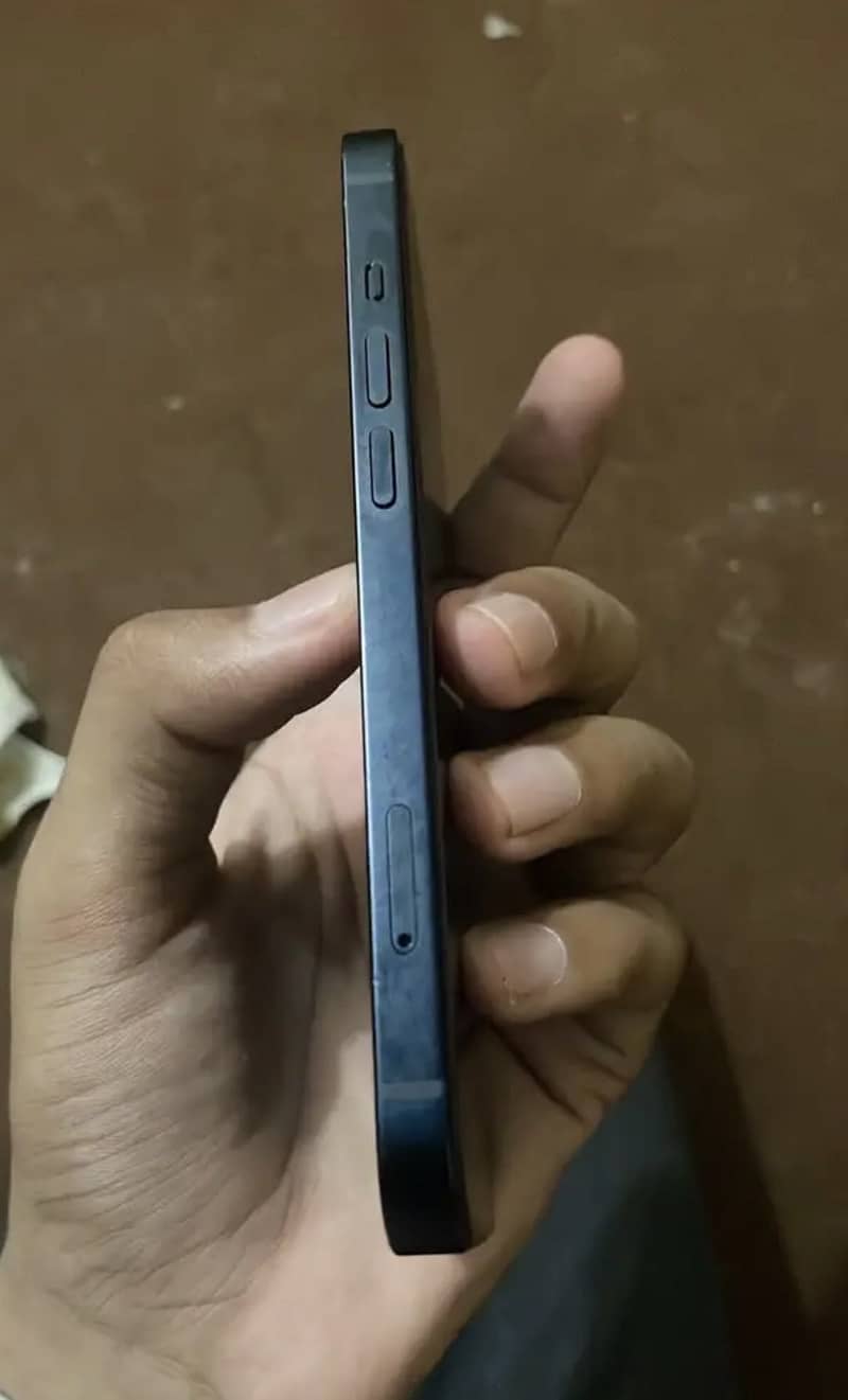 Apple iPhone 13 2