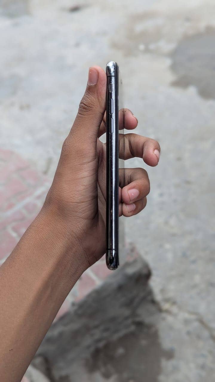 Apple iPhone X 3