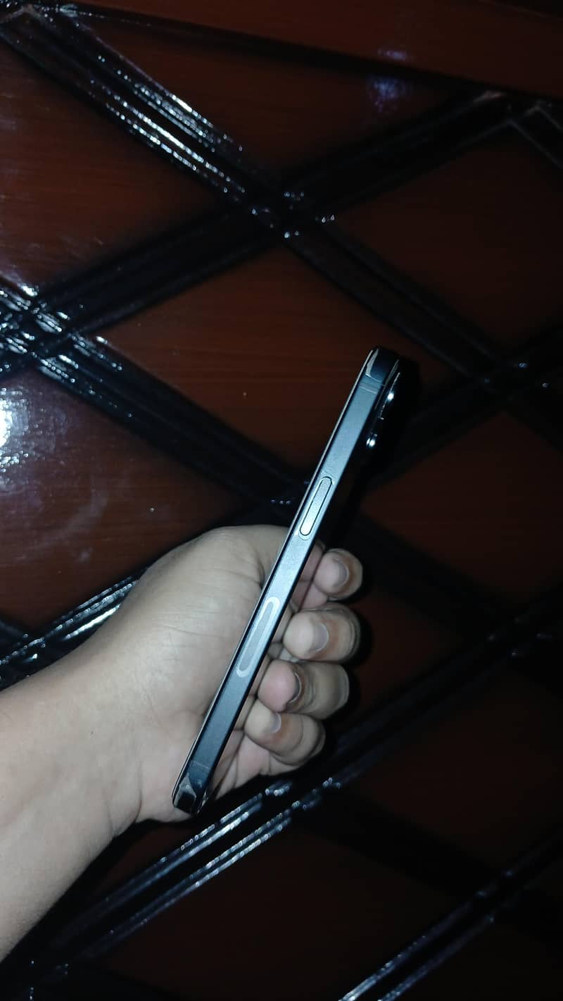Apple iPhone 15 4