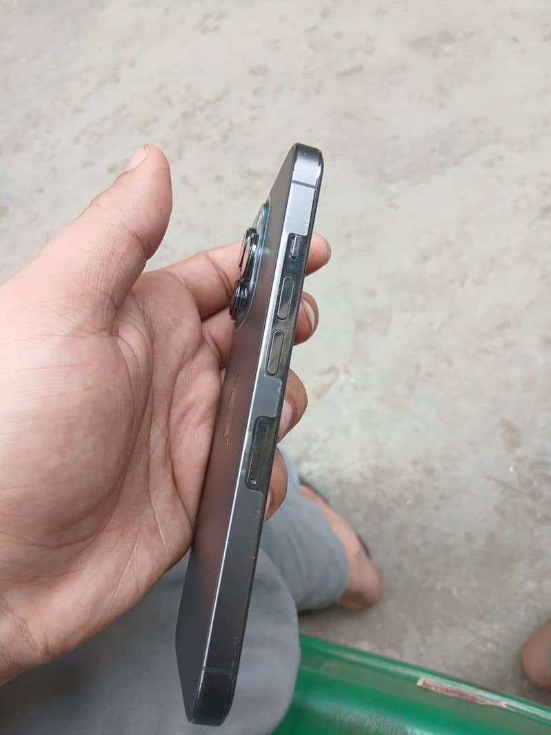 Apple iPhone 13 Pro 3
