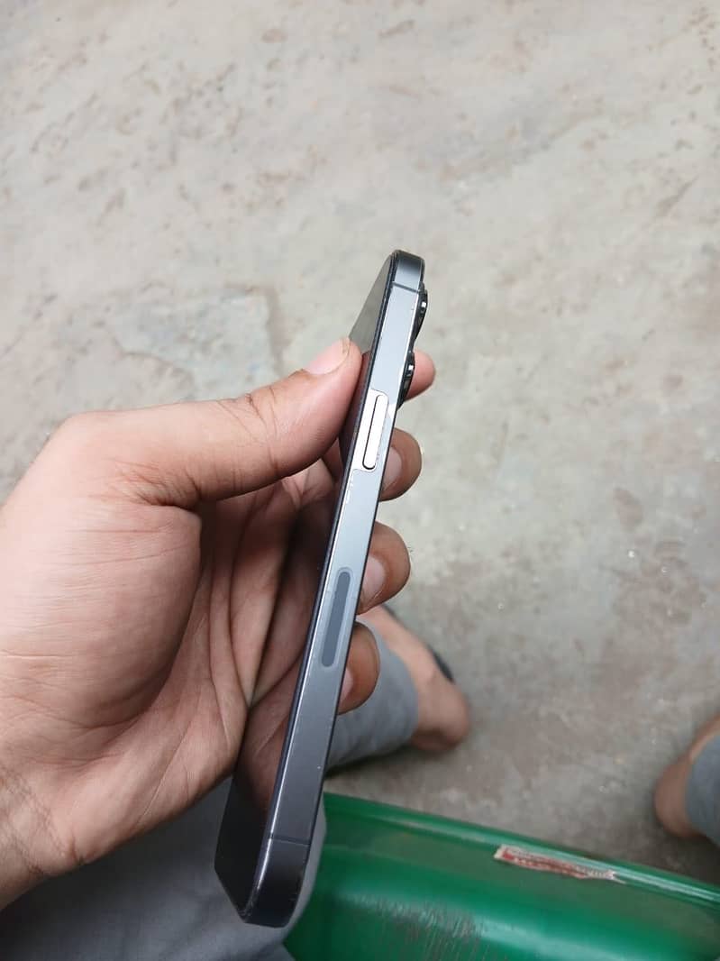 Apple iPhone 13 Pro 6