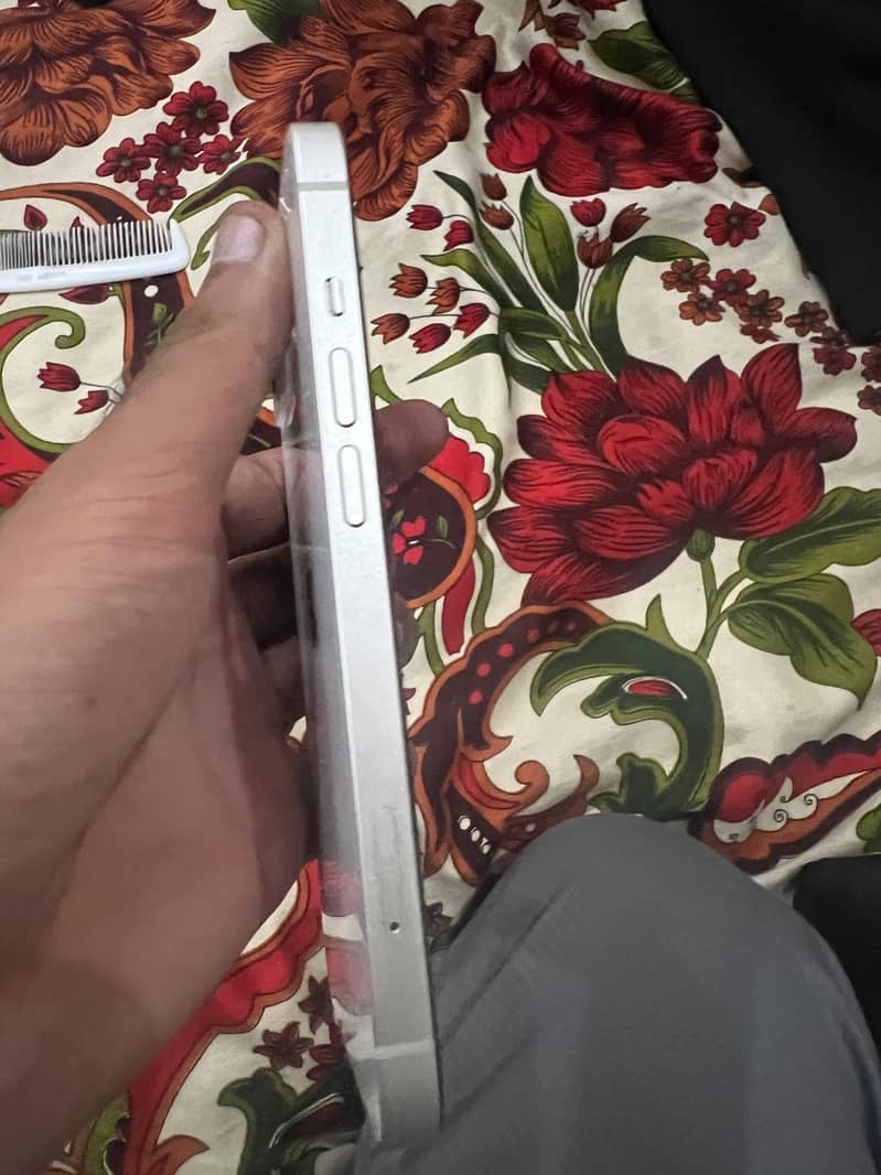 Apple iPhone 13 1