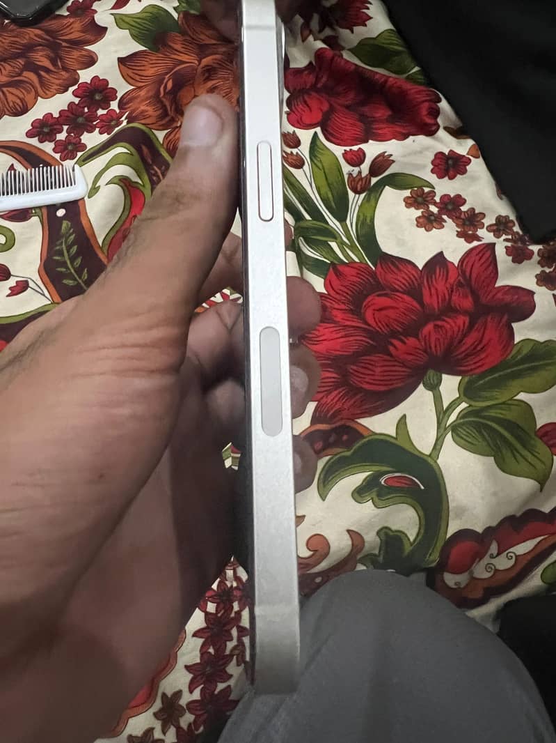 Apple iPhone 13 4