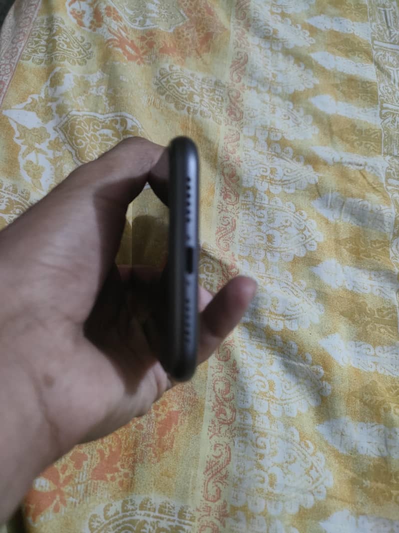 Apple iPhone 11 5