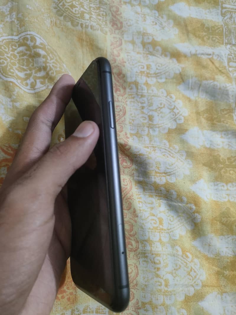 Apple iPhone 11 7