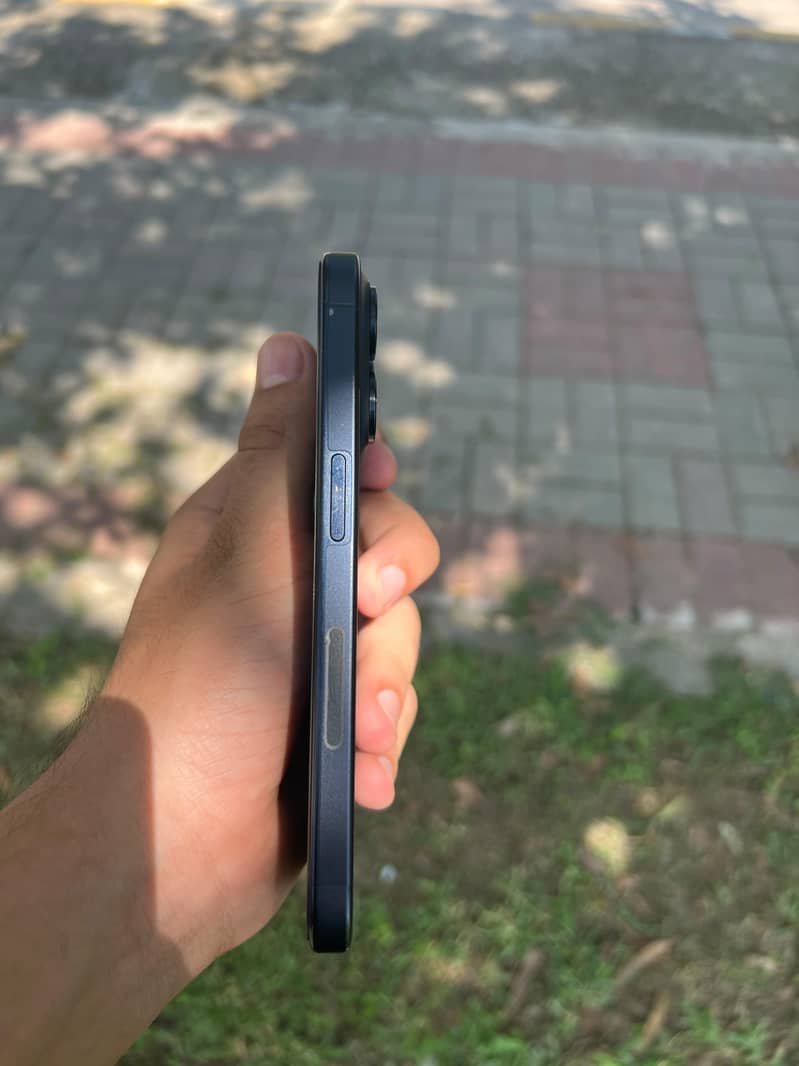 Apple iPhone 15 Pro 4