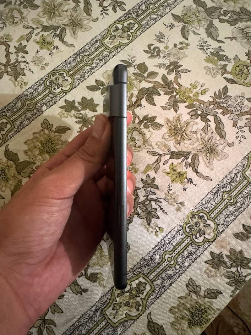 Google Pixel 7 4