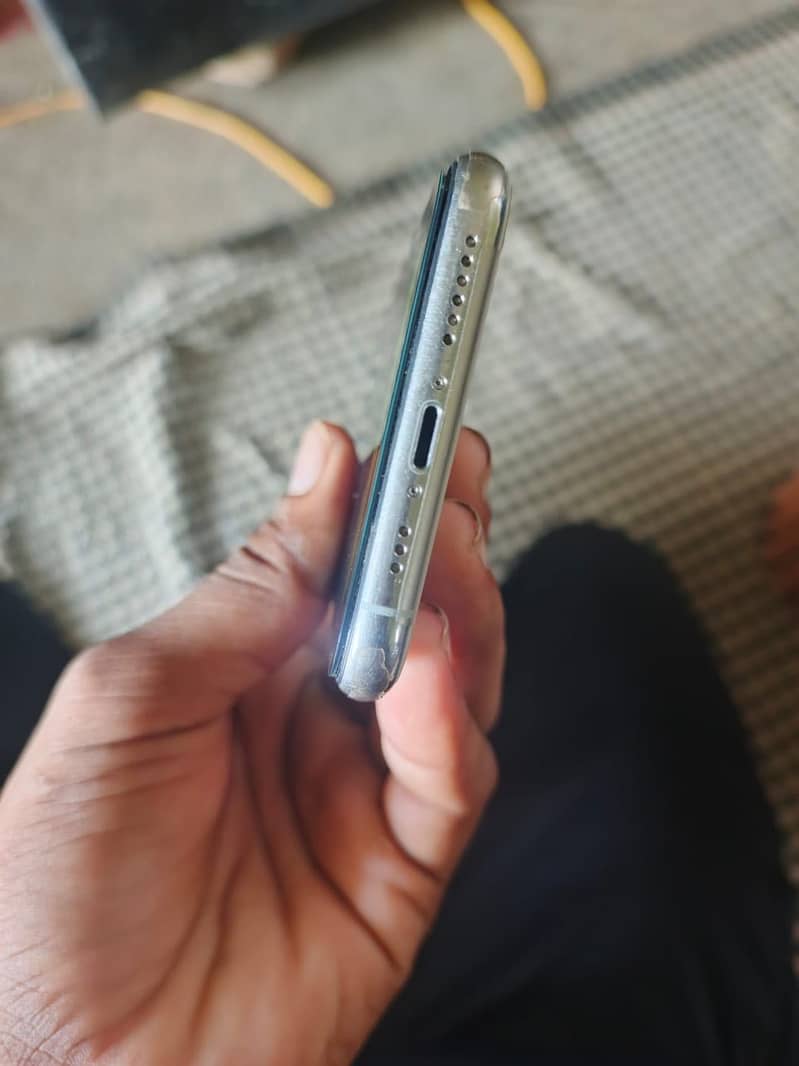 Apple iPhone 11 Pro 3