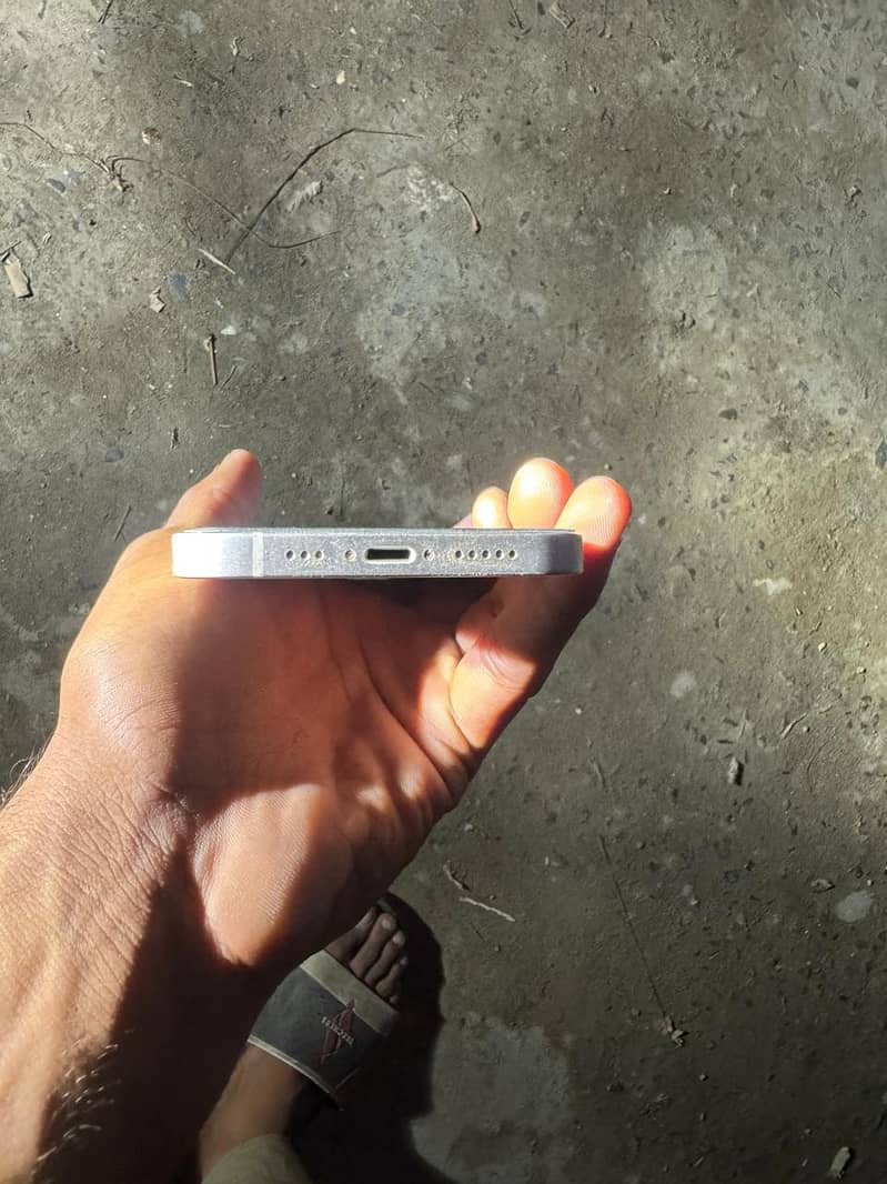 Apple iPhone 12 3