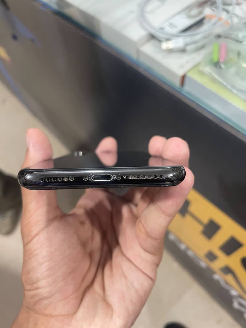 Apple iPhone X 5