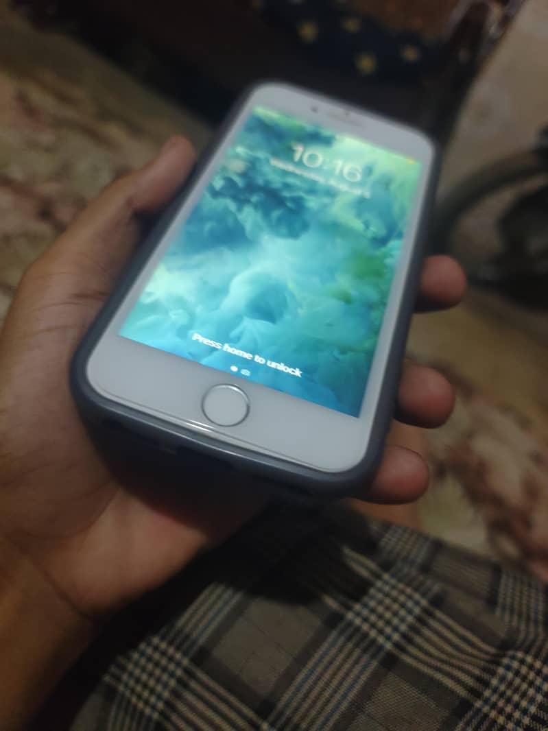 Apple iPhone 7 3