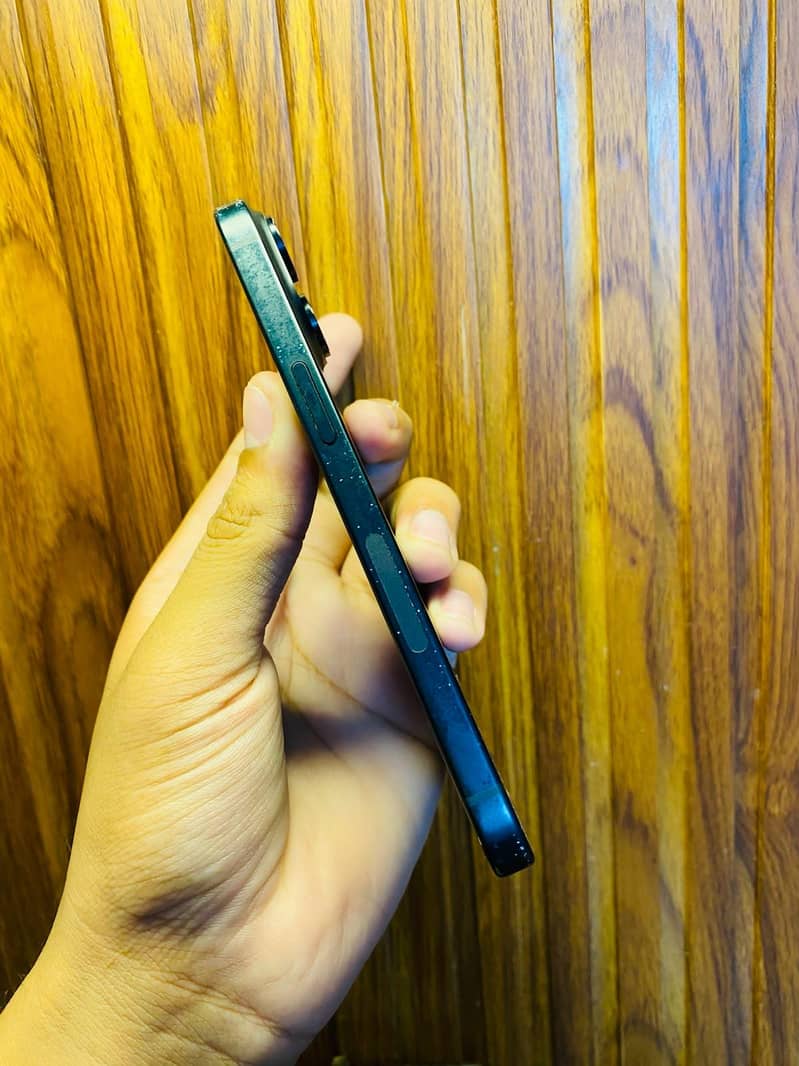 iPhone 15 2