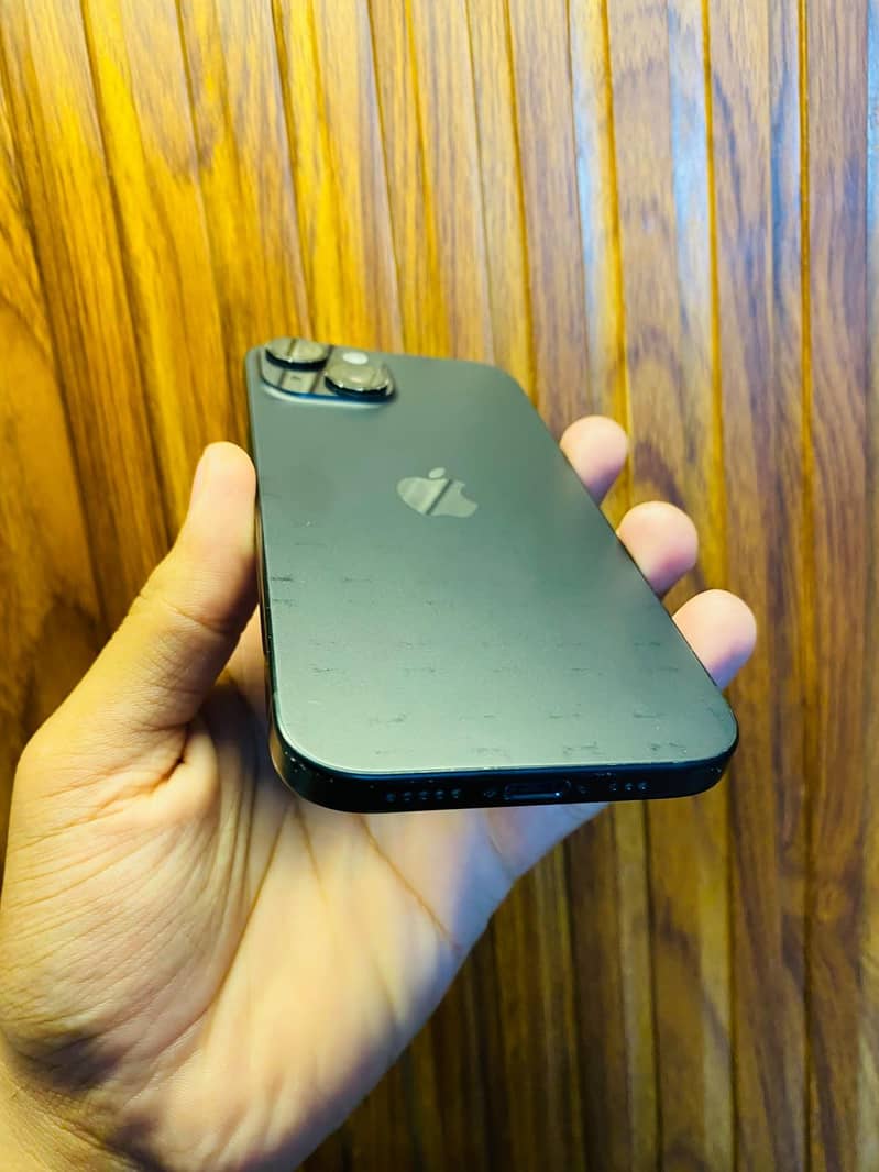 iPhone 15 3
