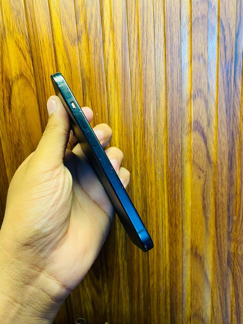 iPhone 15 5