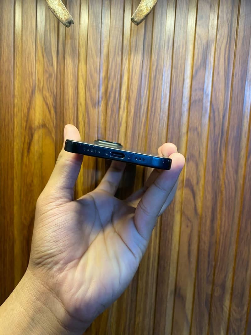 iPhone 15 8