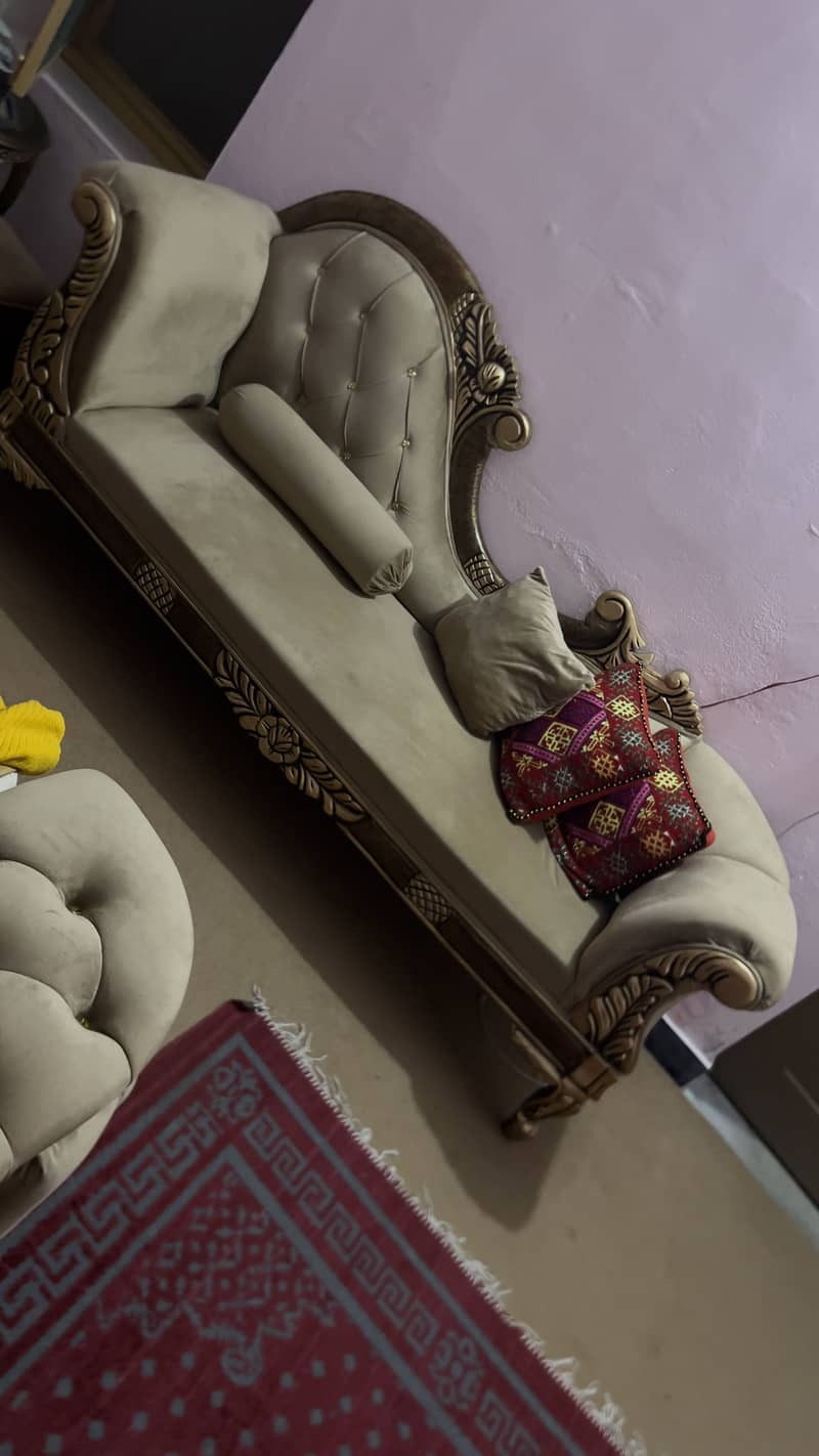 Chinioti Couch 0