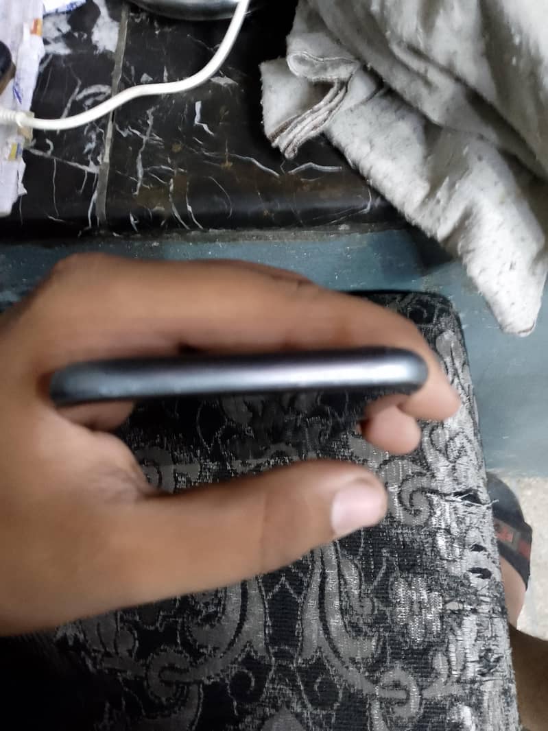 Apple iPhone 11 3