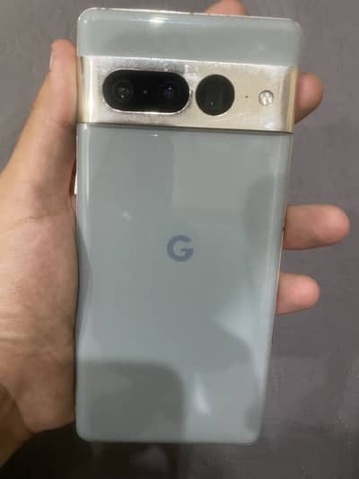 iPhone 11 Pro Max/ Pixel 7 Pro