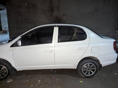 Toyota Platz 2003