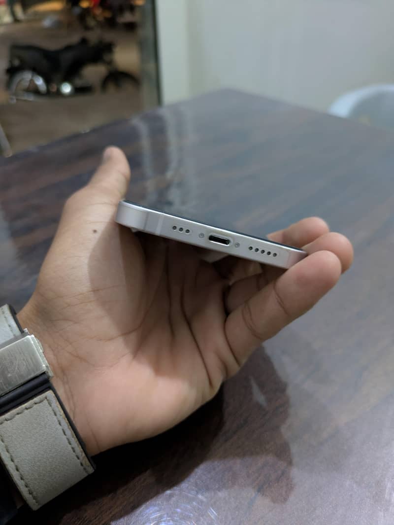 Apple iPhone 13 2