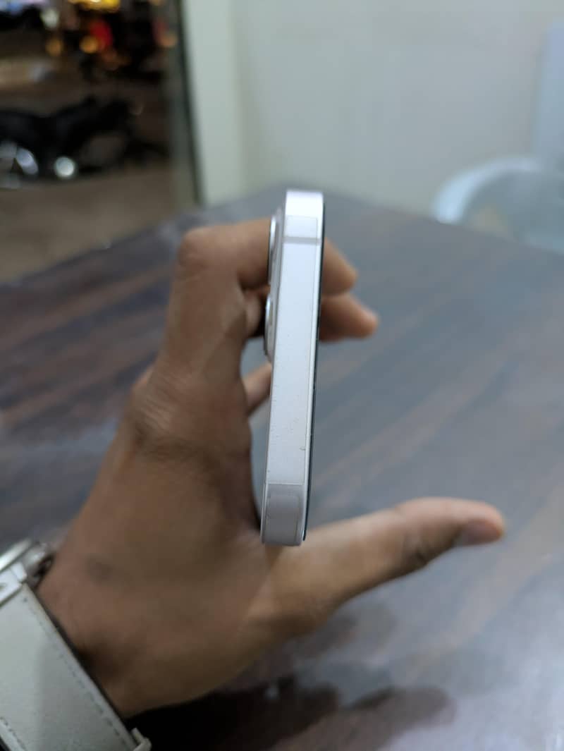 Apple iPhone 13 4
