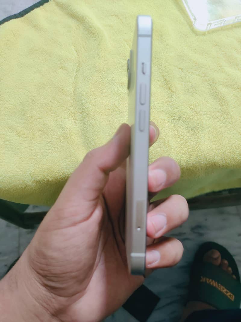 Apple iPhone 13 5