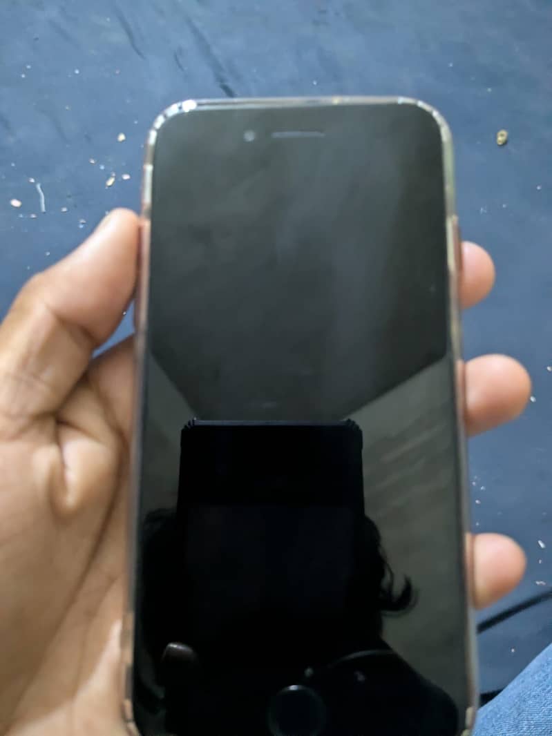 Apple iPhone 8 1