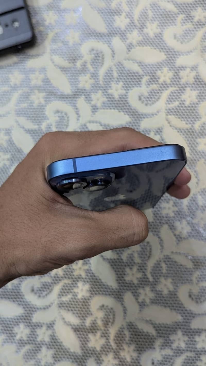 Apple iPhone 13 1