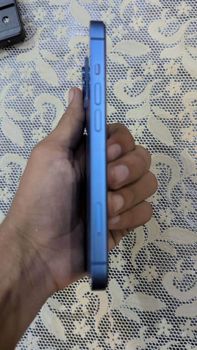 Apple iPhone 13 4