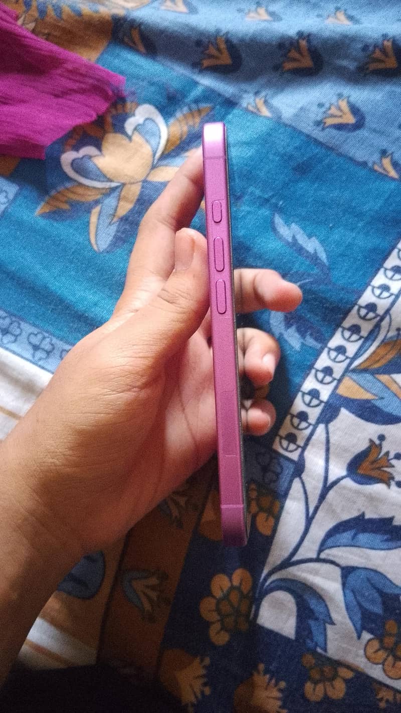 Apple iPhone 16 2