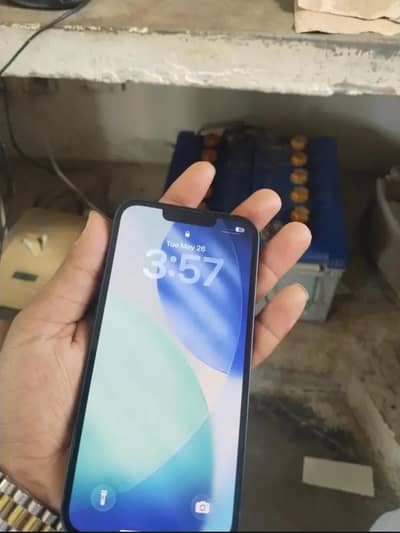 Apple iPhone 13