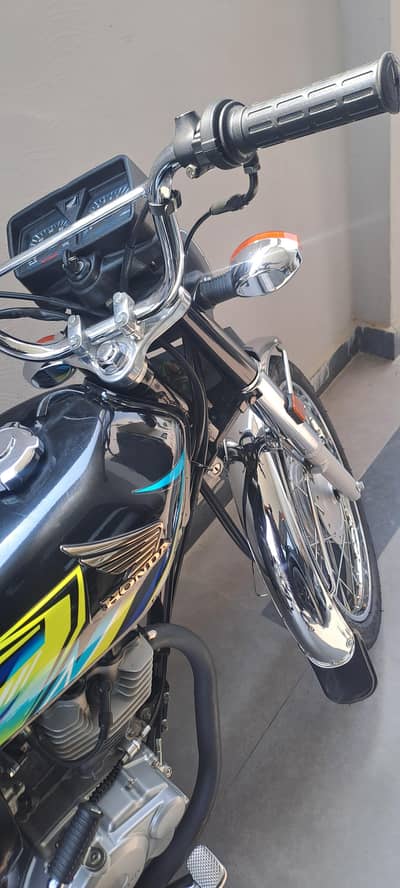 black 125 cg