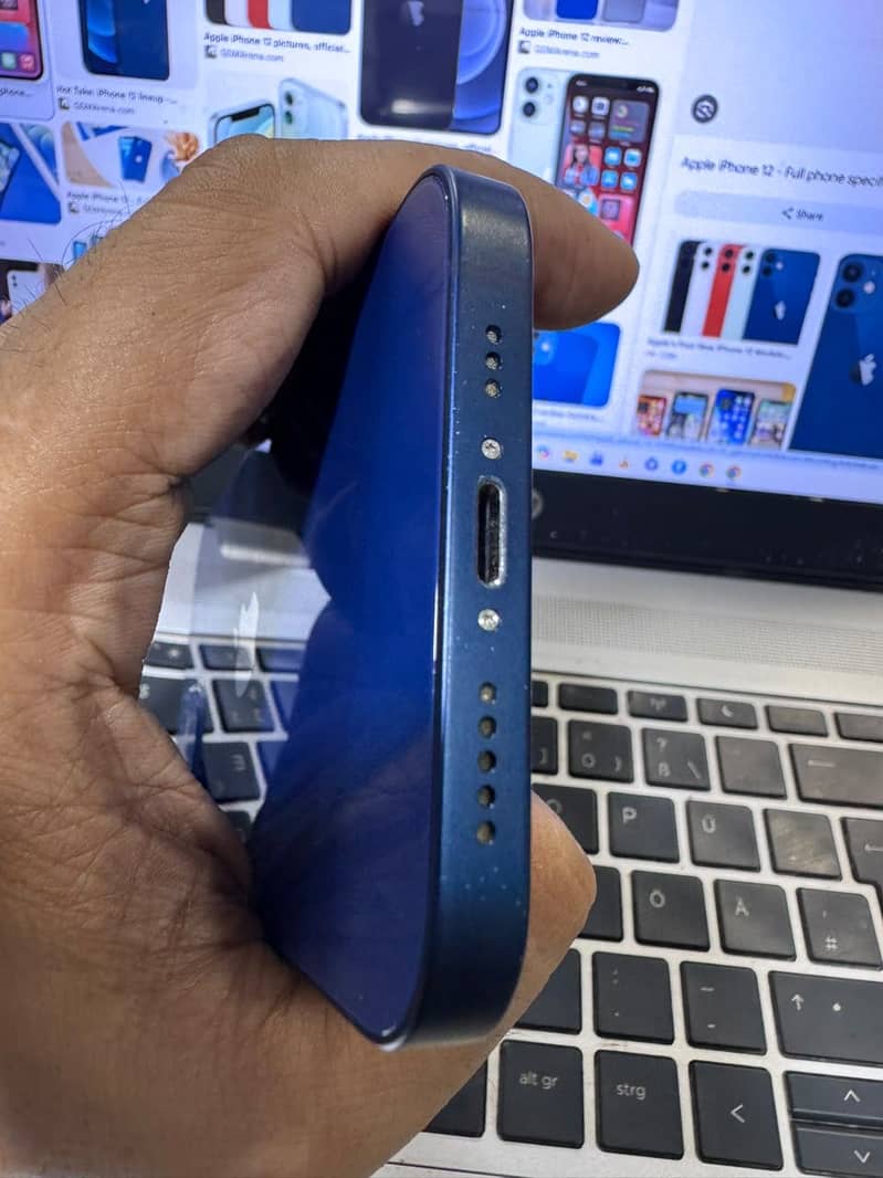 Apple iPhone 12 4